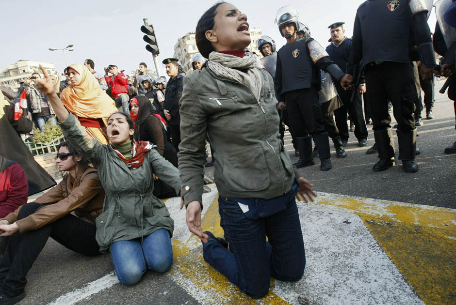 Egyptian_women_protest_on_January_25.jpg