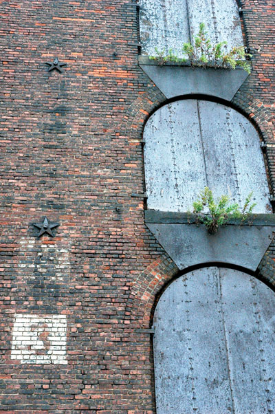3_DUMBO-warehouse_doors.jpg