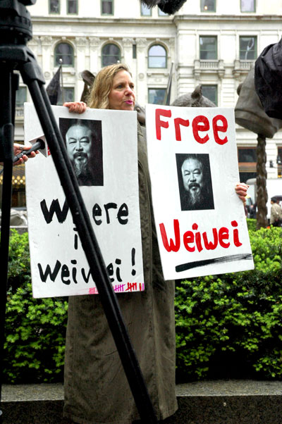 Frei_Ai_Weiwei_Susan_Henoch.jpg