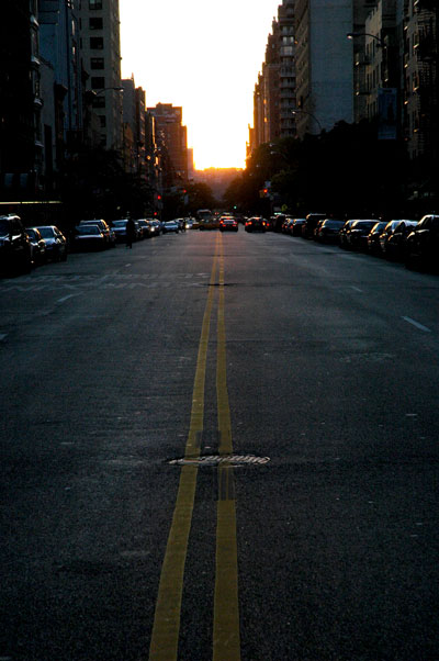 Manhattanhenge_looking_east.jpg