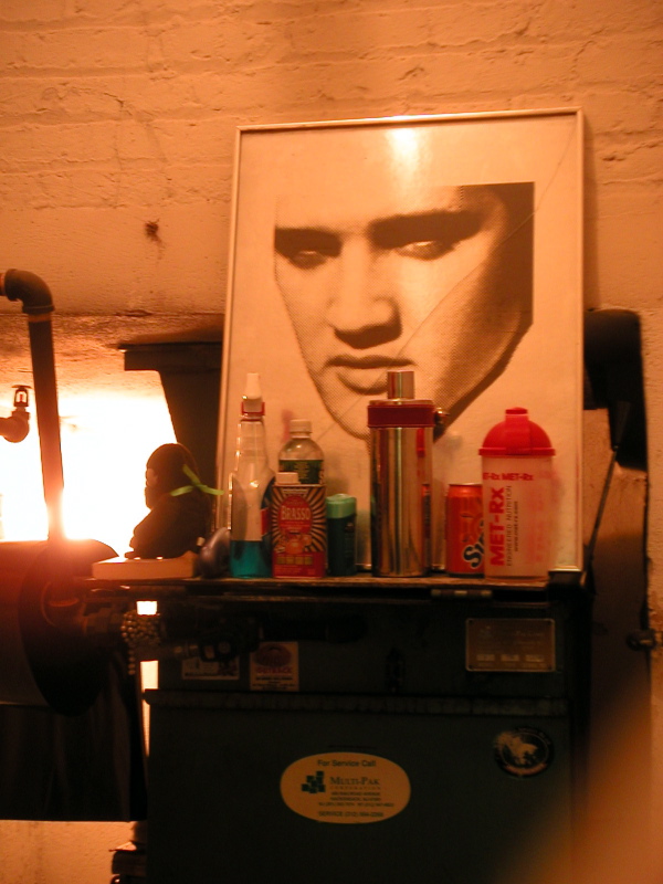 Elvisshrine.JPG