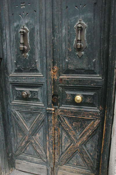 Madrid_door_blue.jpg