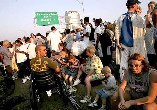 NewOrleansawaitbus.jpg