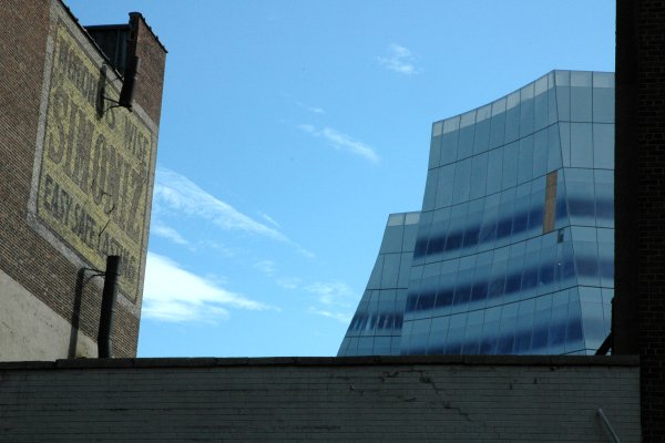 SimonizGehry.jpg