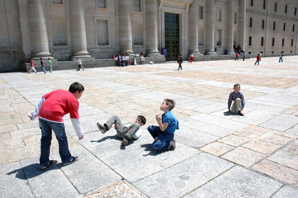 Spain_El_Escorial_kids_1.jpg
